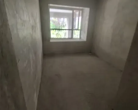 桐达果岭3室2厅2卫毛坯