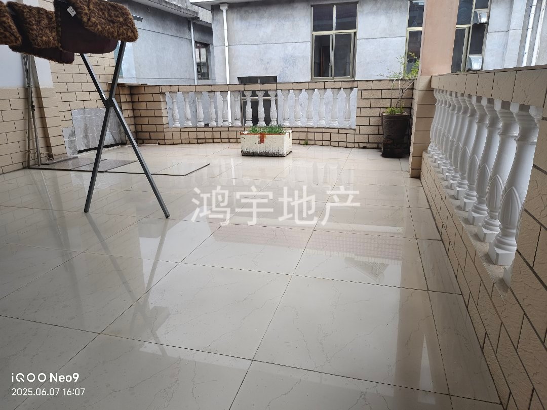 银云安居小区,边户型采光相当好，国有出让占地面积97平，送车位10