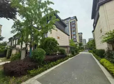 吴兴区|天鸿中梁天际玖墅5室2厅5卫出售|买房租房佣金全返