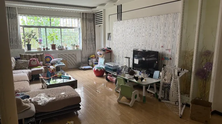 小区环境舒适3室2厅1卫1阳台,时尚装修，婚房优选