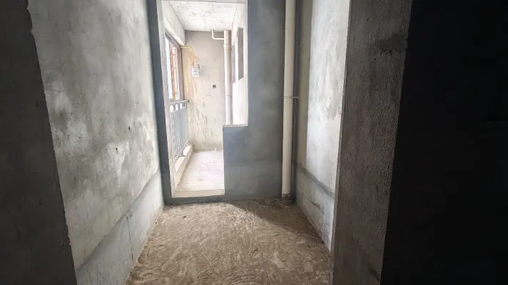 3室2厅2卫1阳台，房型正气，采光佳