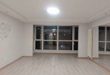 147㎡3室2厅2卫1阳台精装紧邻地铁,1梯2户